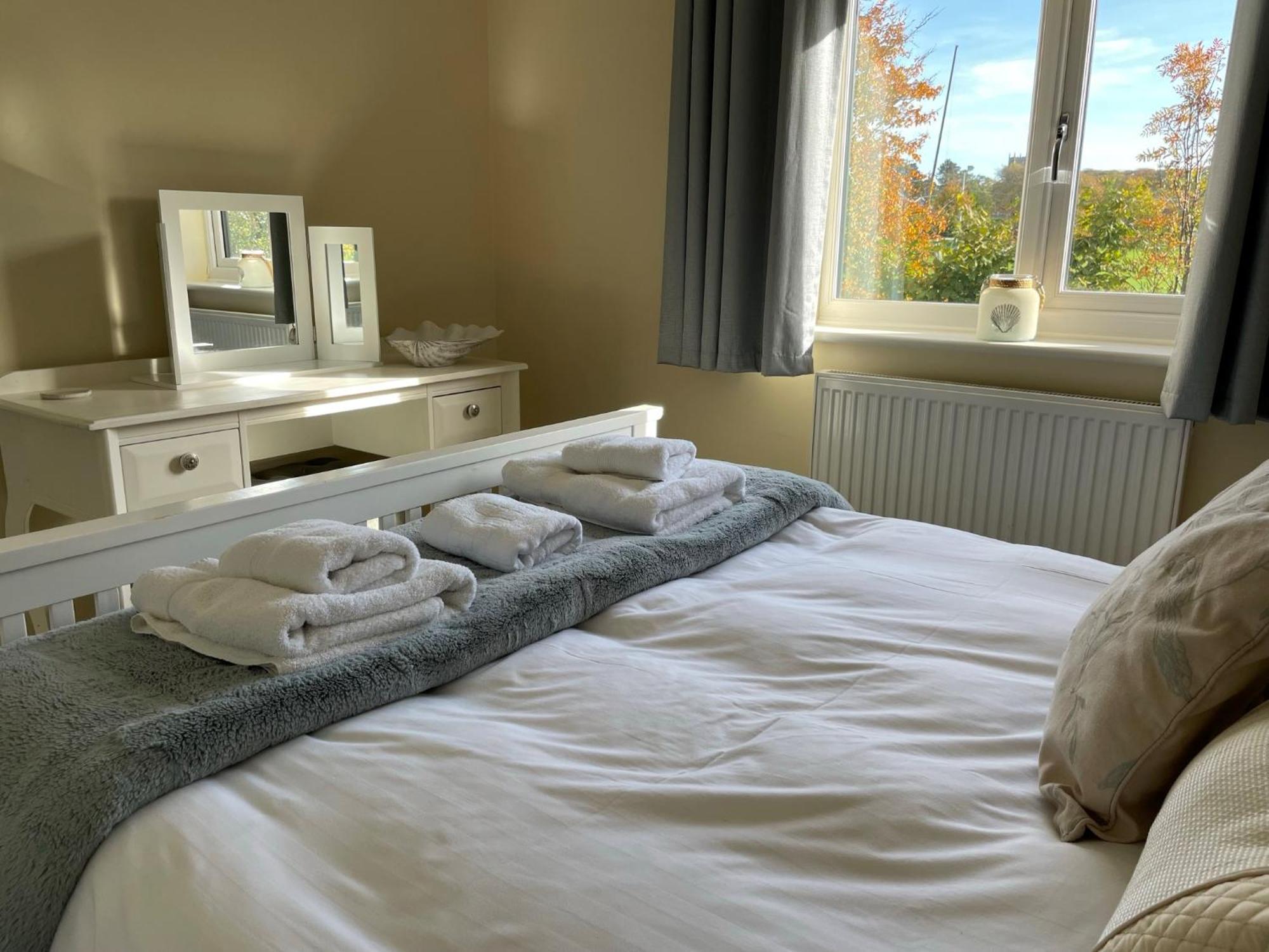 Saltkettle In Blakeney, Sleeping 12 In 5 Bedrooms Blakeney  Buitenkant foto